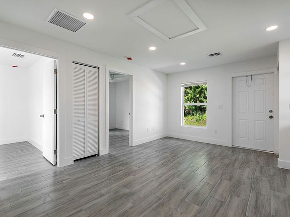 5th image of 3018 SE Iris St #2