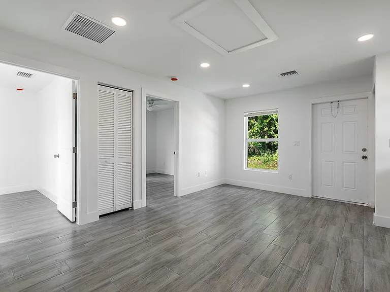3018 SE Iris St #2 — Photo 5