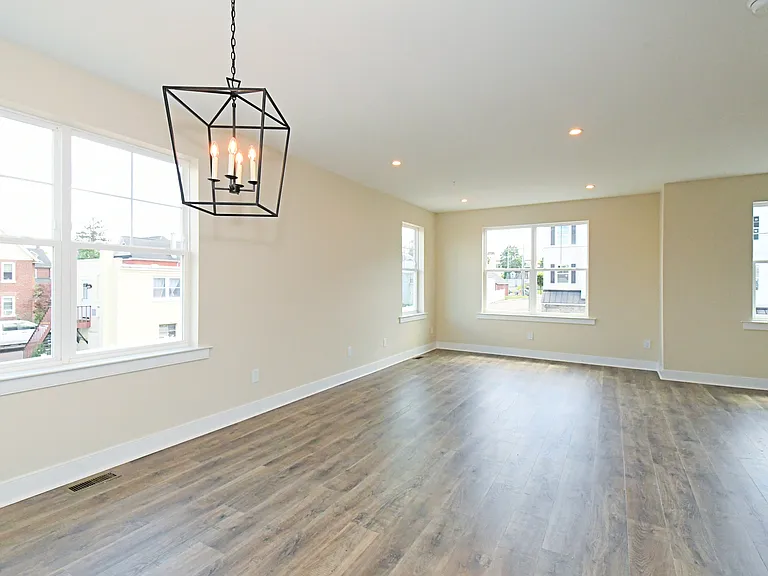 101 Hatfield Vlg — Photo 19