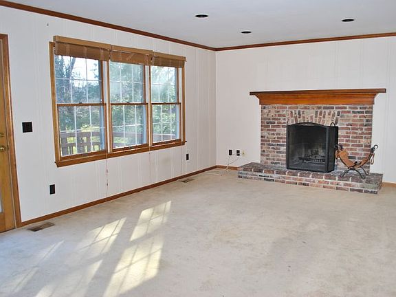 4th image of 9811 Oak Valley Ct