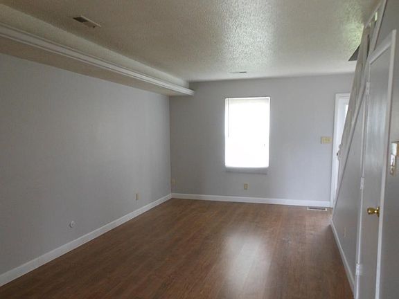 4th image of 1139 N Park Ave