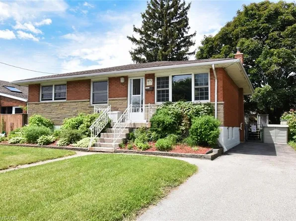 60 Toby Cres, Hamilton, ON L8T 2N8