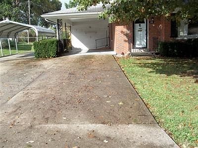 3rd image of 850 Hillwood Ave