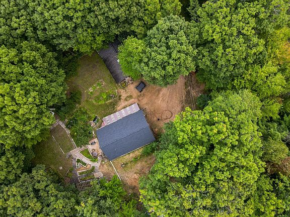 3rd image of 3991 Vets Memorial Dr