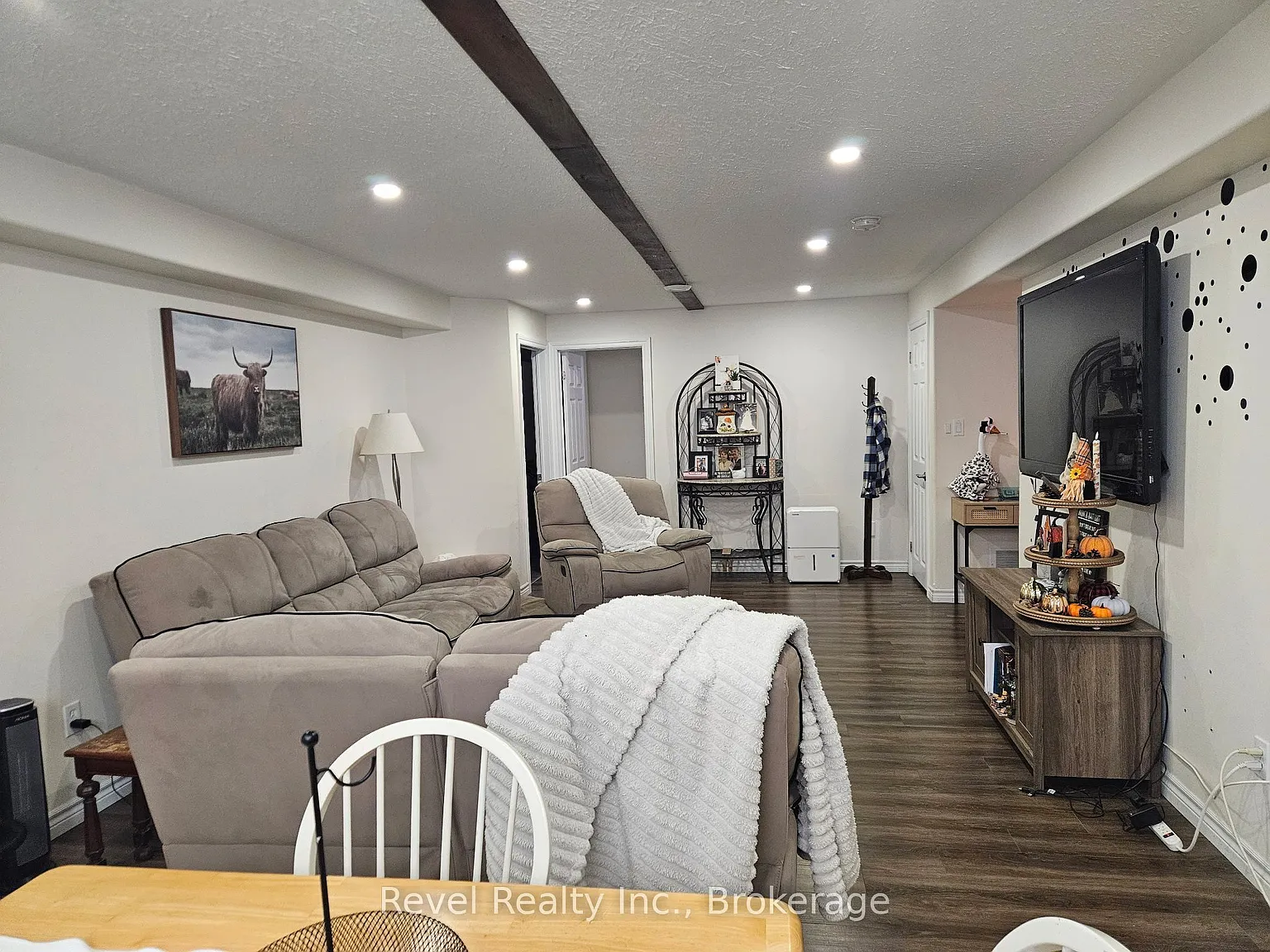 3 bed, $2,390 — Photo 4