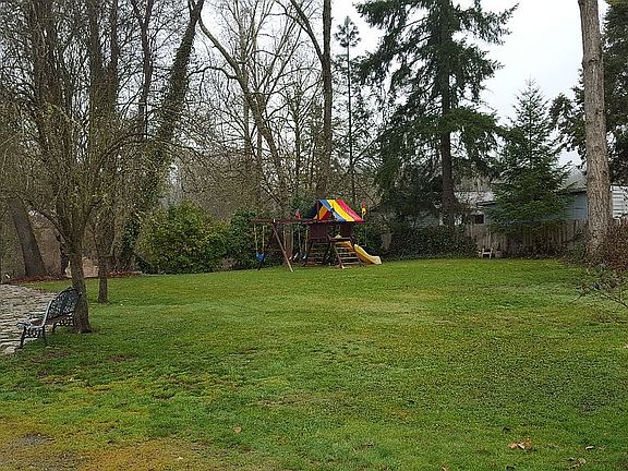 4th image of 2828 Rogue River Hwy