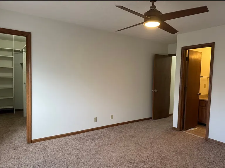 5701 S 52nd St — Photo 11