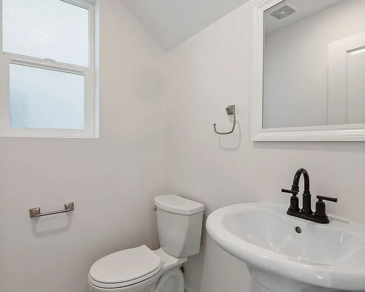 1061 Ebbets Dr SW — Photo 7