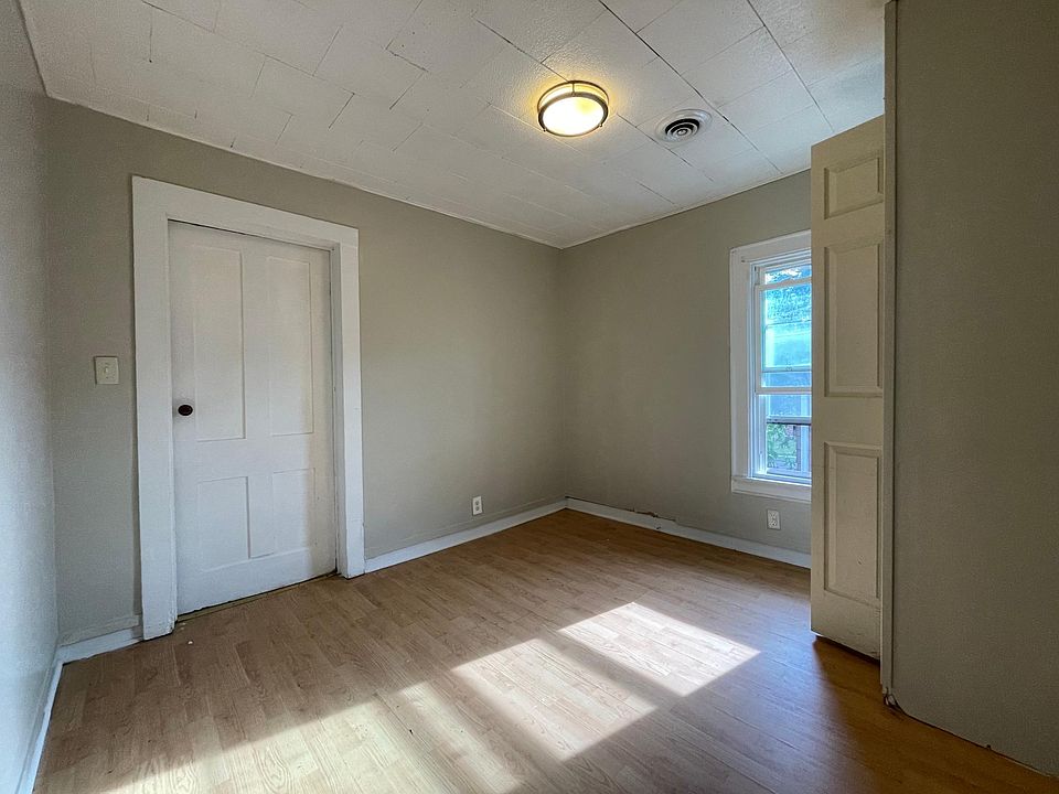 1st image of 321 W 4th St