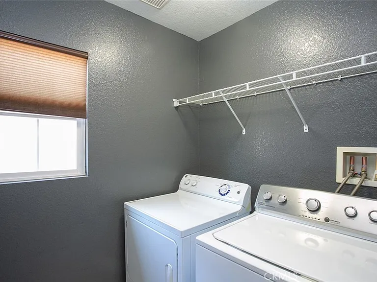 29208 Dakota Dr — Photo 35