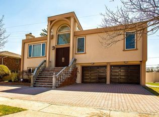633 Golf Dr, Valley Stream, NY 11581