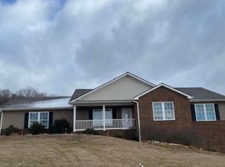 166 Fox Ridge Dr, Mount Carmel, TN 37645