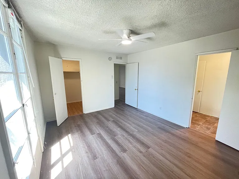 712 N Adams St — Photo 9