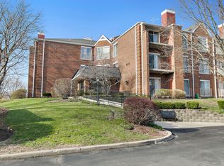 805 Leicester Rd APT 211, Elk Grove Village, IL 60007