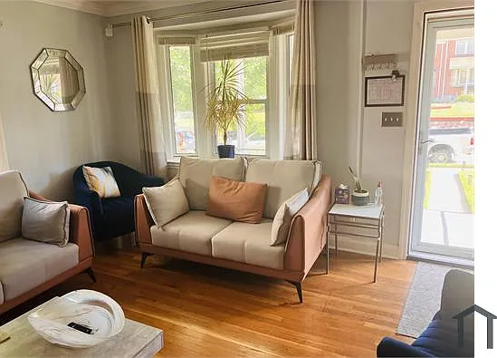 3 bed, 1008 sqft, $2,895 — Photo 4