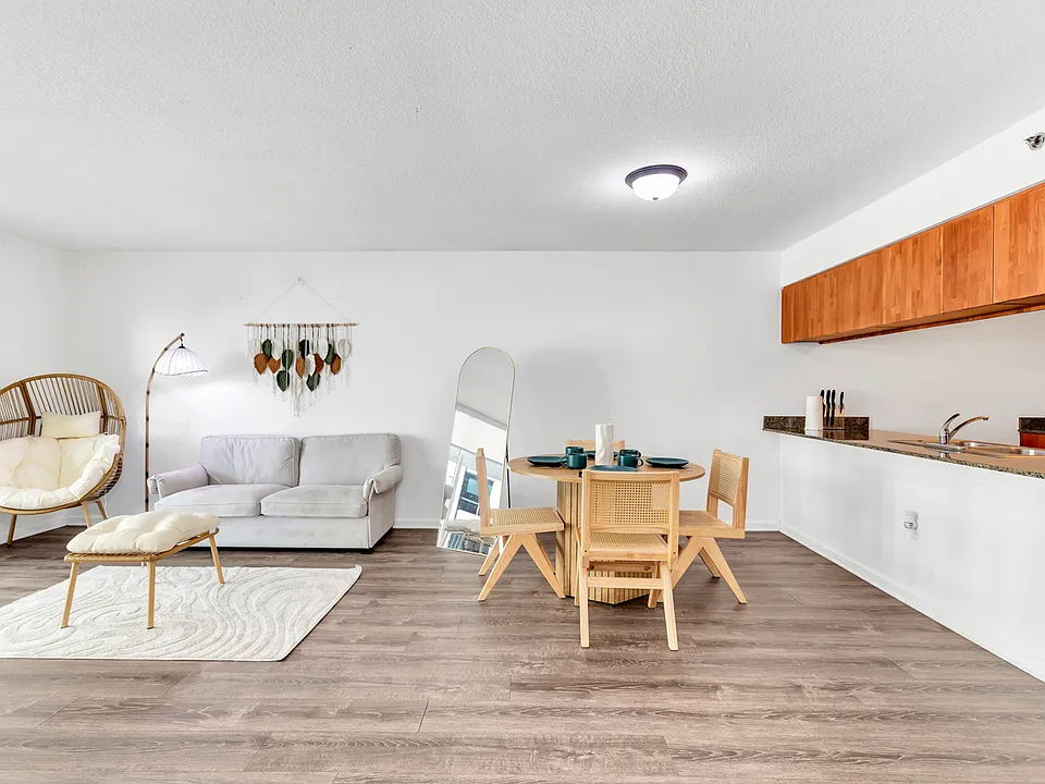 1200 Brickell Bay Dr #2512