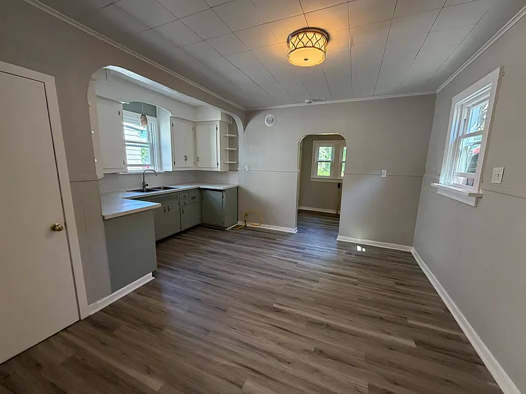 71 Sawyer Ave — Photo 4