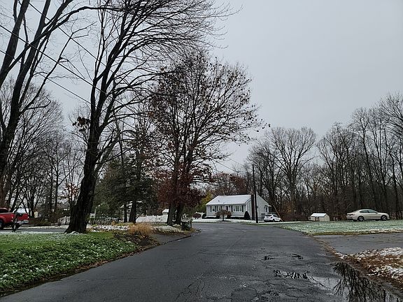 4th image of 11 Pineywood Rd