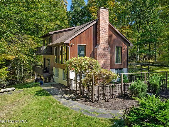2nd image of 5 Laurel Court