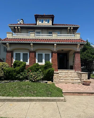 61 W Walnut St #UPPER Photo 1