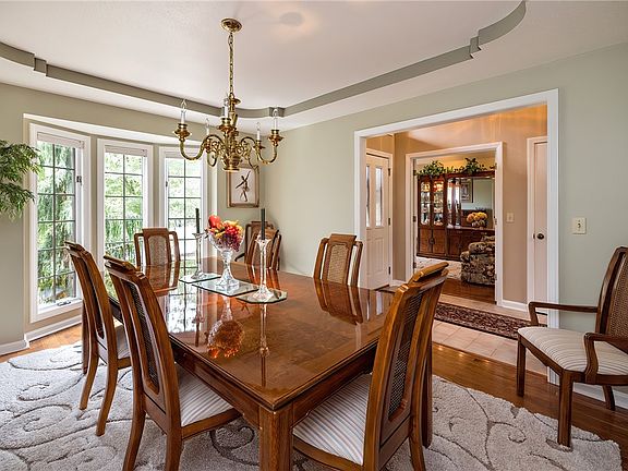 5th image of 1123 Saint Mary Dr