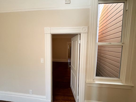 5th image of 124 Tiffany Ave #124