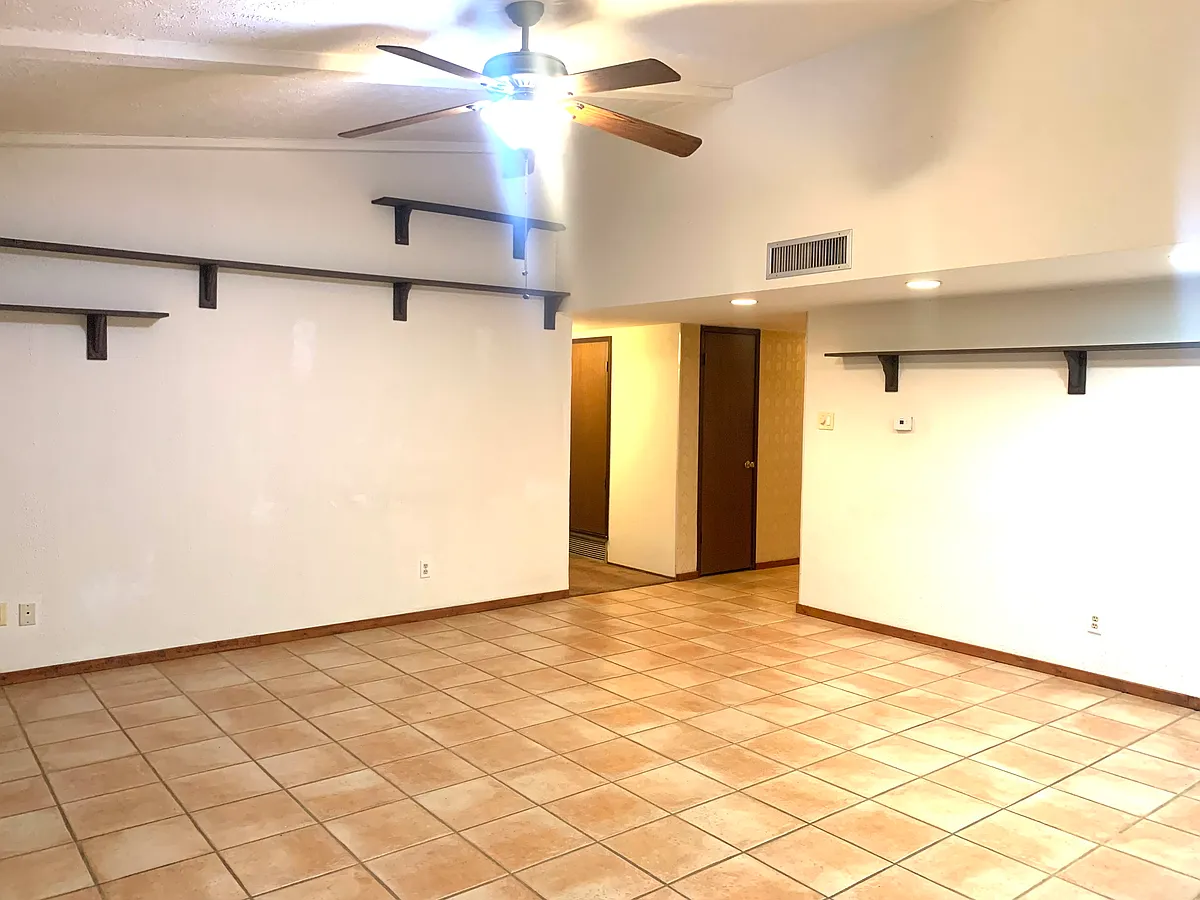 Building Photo - 941 Lombardy Dr