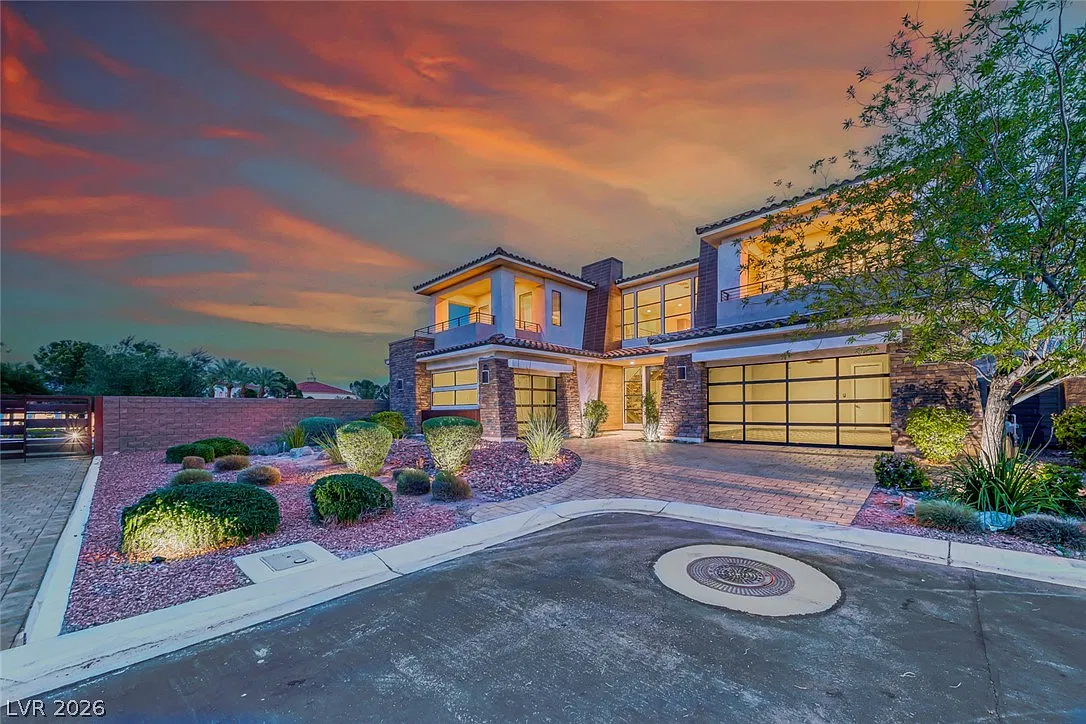 4 bed, 4.5 bath, 5033 sqft, $9,990 — Photo 3
