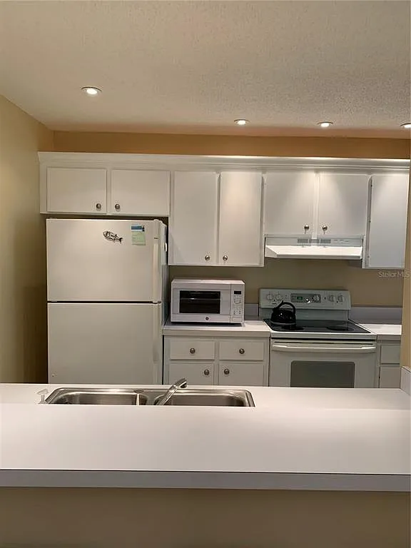 2 bed, 2.0 bath, 1112 sqft, $3,700 — Photo 4