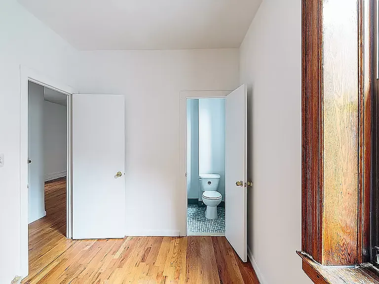 2 Bank St #17 — Photo 3