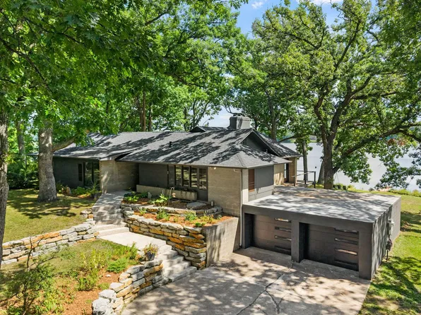 12 W Shore Rd, North Oaks, MN 55127