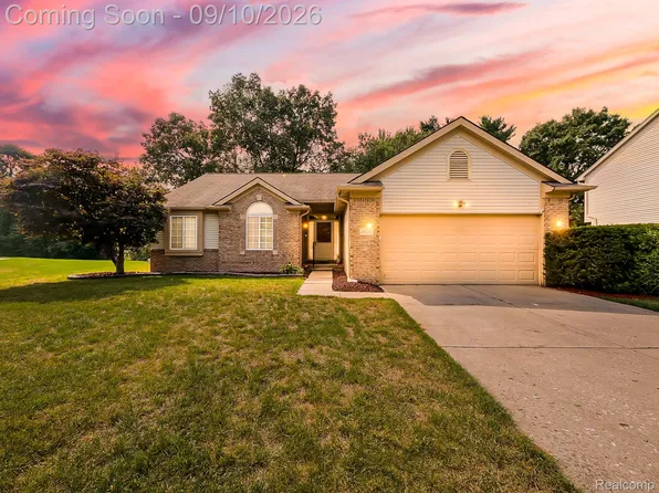 2030 Orchard Ct, West Bloomfield, MI 48324