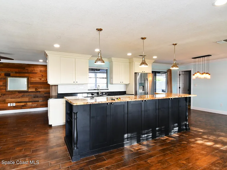 405 Sparrow Dr — Photo 14