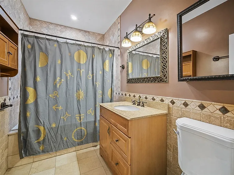 34-36 Howe St #3 — Photo 6