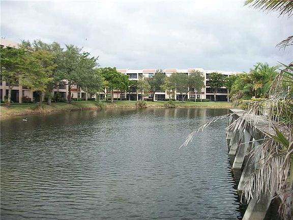 4th image of 7500 NW 1st Ct #2013
