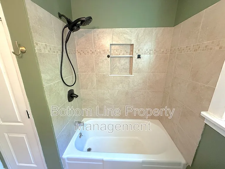 607 Gaston Ave — Photo 12