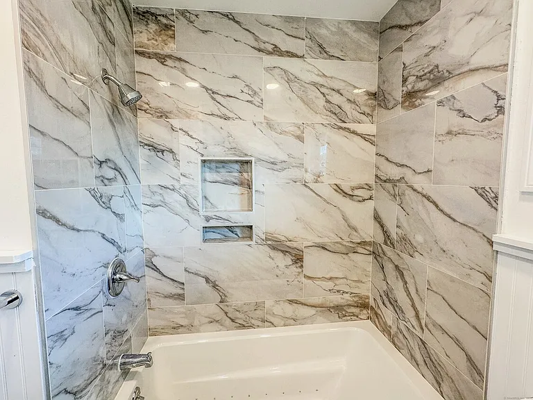 52 Dewey St — Photo 8