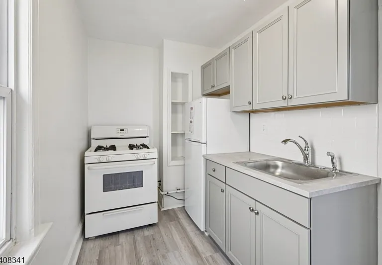 66 N Washington Ave #1 — Photo 8
