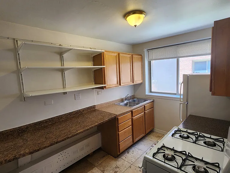 2243 W Farwell Ave — Photo 7
