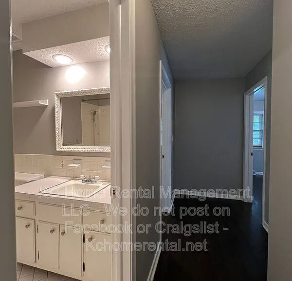 6708 W 71st Ter — Photo 29