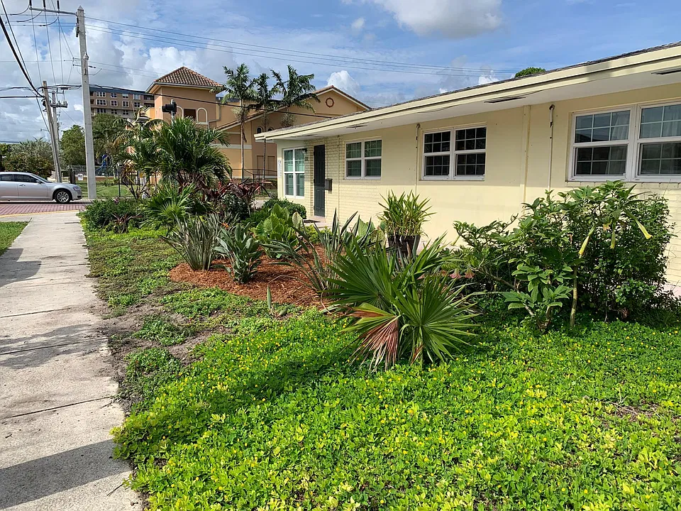 1445 SE 10th Ave