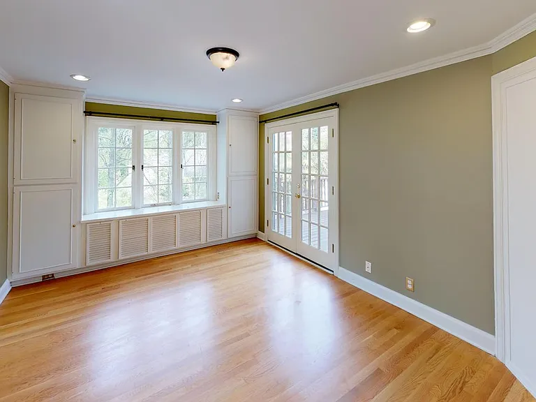 2371 SW Montgomery Dr — Photo 7