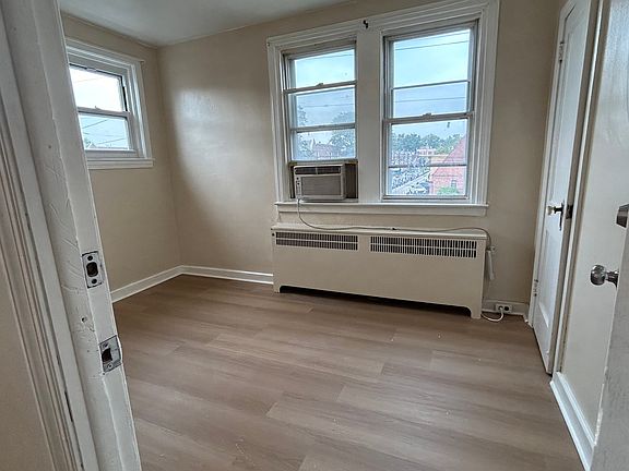 FRONT BEDROOM