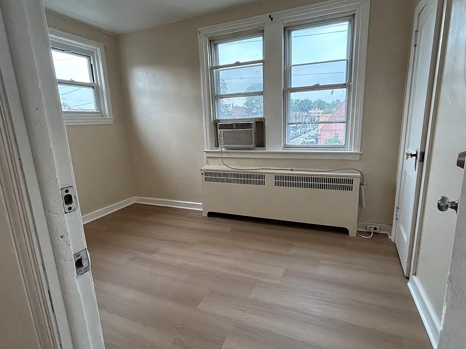 FRONT BEDROOM