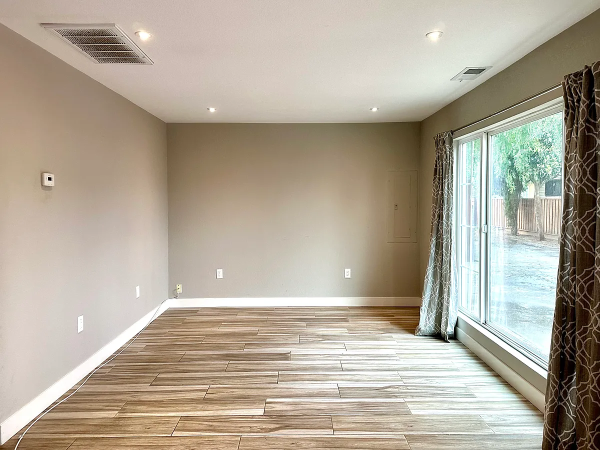 Building Photo - 1729 E San Antonio St #1