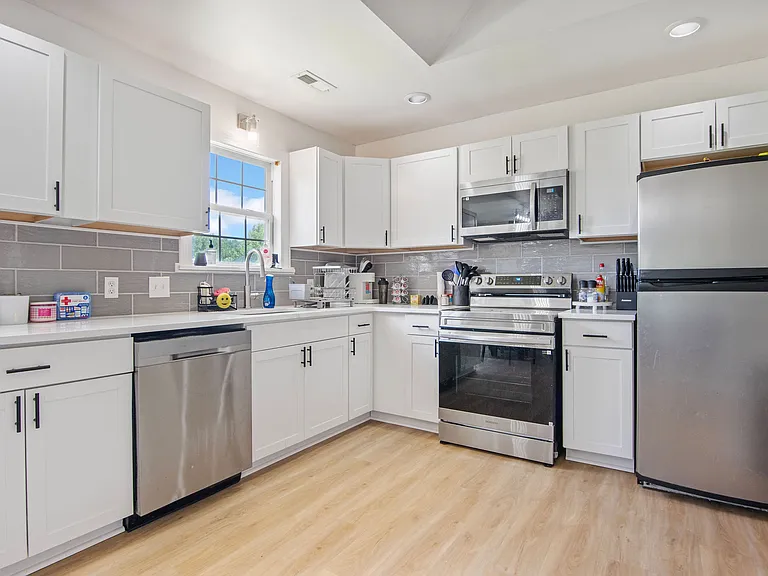 202 Weeping Hollow Ct — Photo 11