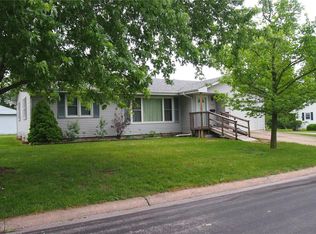 702 Clara Ct, Montgomery City, MO 63361