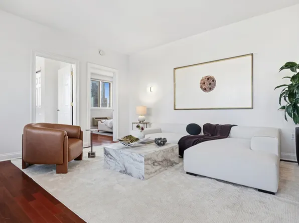 311 Washington Street image 3 of 26