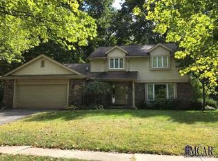 2075 Briarwood Ln, Temperance, MI 48182