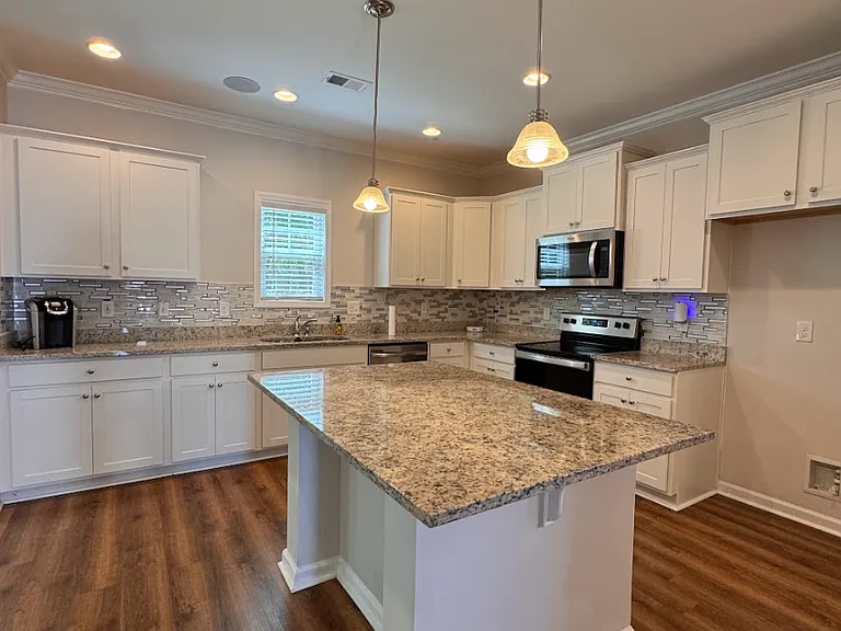 320 Alameda Ln — Photo 3